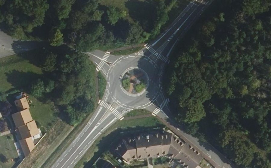 Vue aérienne du Rond-point anonyme n°313816101