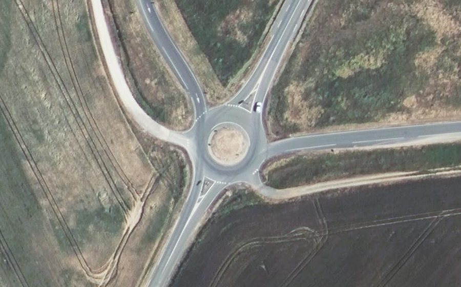 Vue aérienne du Rond-point anonyme n°313862513