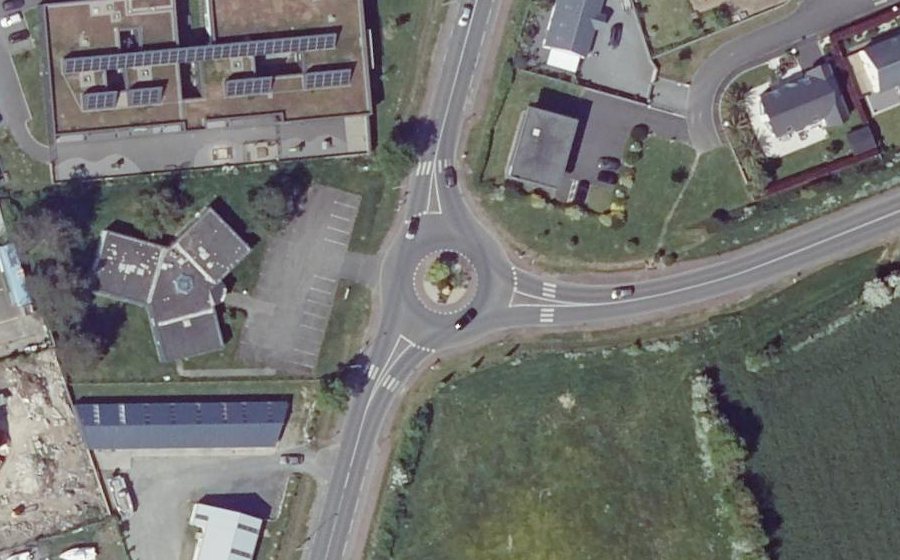 Vue aérienne du Rond-point anonyme n°313993132