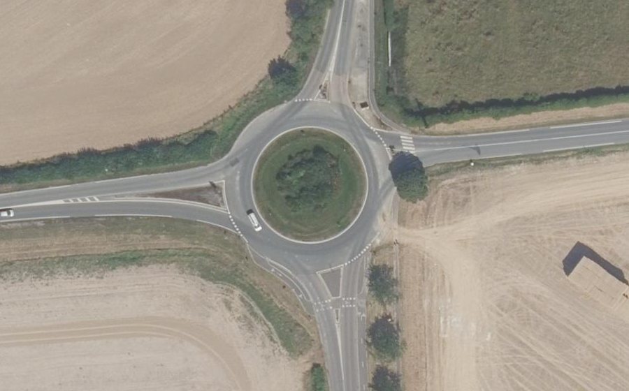 Vue aérienne du Rond-point anonyme n°31407312