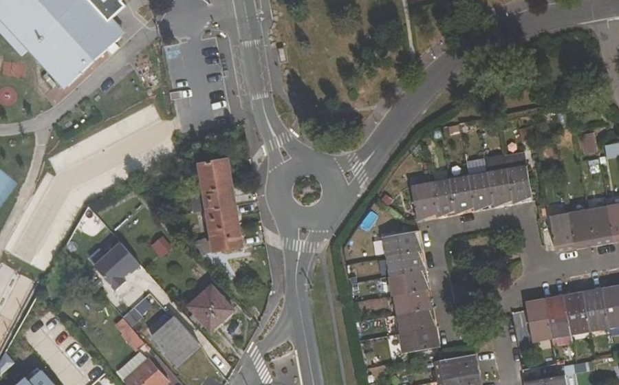 Vue aérienne du Rond-point anonyme n°31408530