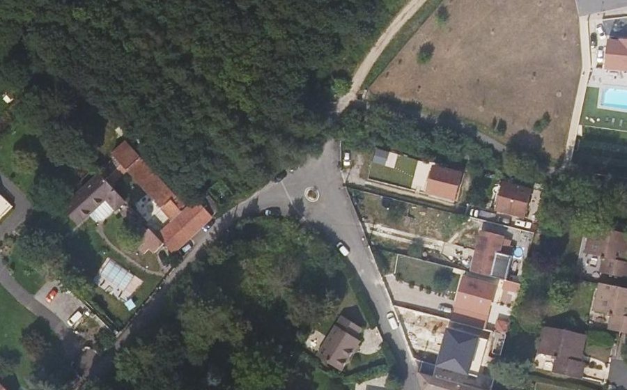 Vue aérienne du Rond-point anonyme n°314253520