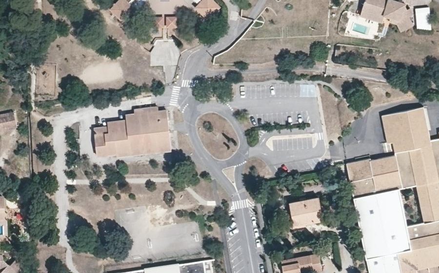 Vue aérienne du Rond-point anonyme n°314280806