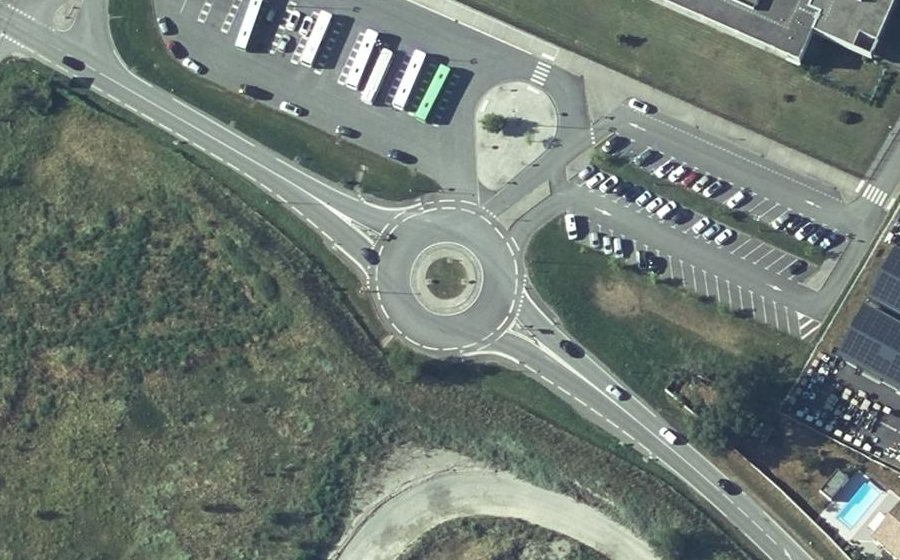 Vue aérienne du Rond-point anonyme n°314316768
