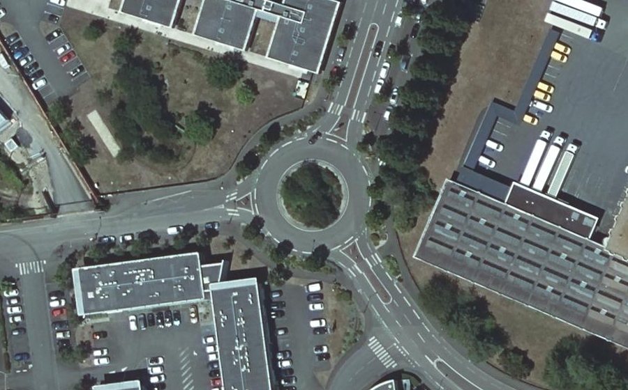 Vue aérienne du Rond-point anonyme n°31432165