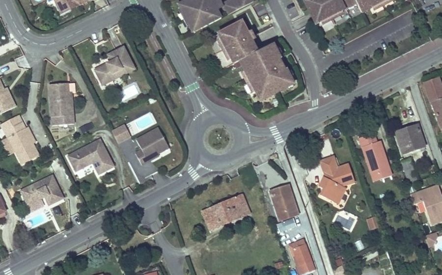Vue aérienne du Rond-point anonyme n°31433682