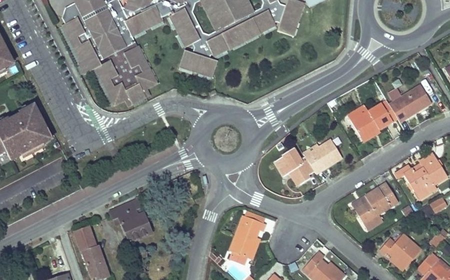 Vue aérienne du Rond-point anonyme n°31433694