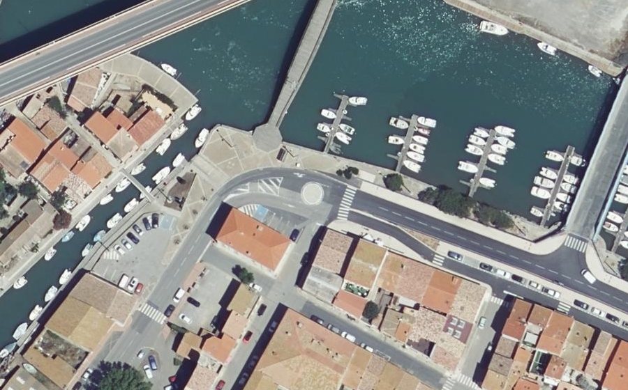Vue aérienne du Rond-point anonyme n°314391580