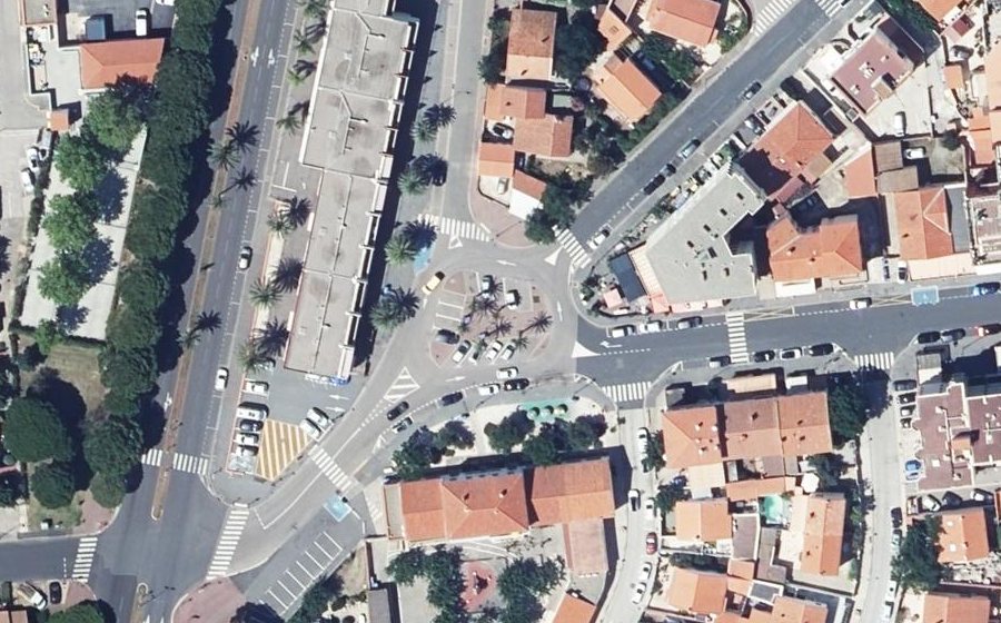 Vue aérienne du Rond-point anonyme n°314437307