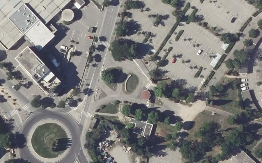 Vue aérienne du Rond-point anonyme n°31453004