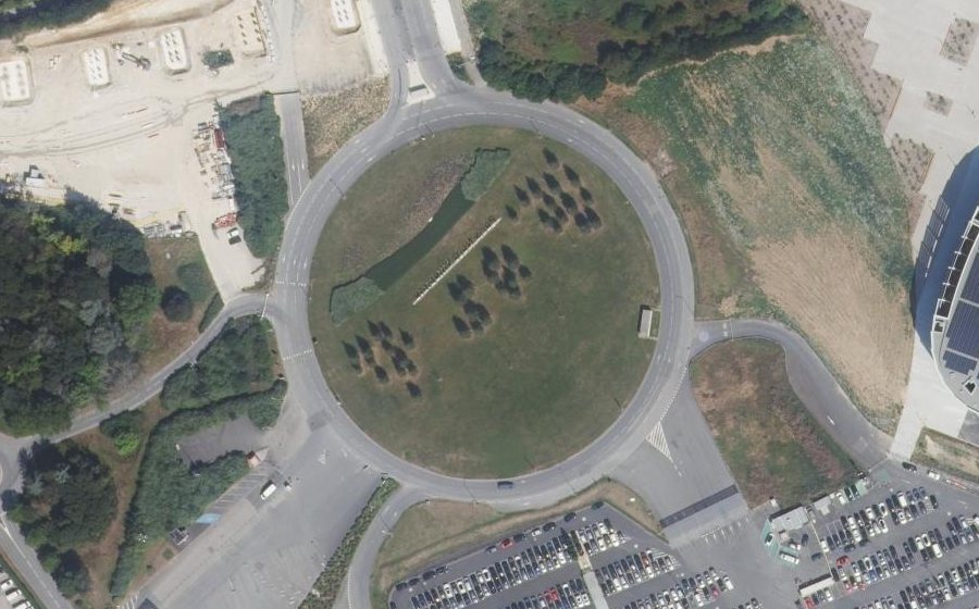 Vue aérienne du Rond-point anonyme n°31456547