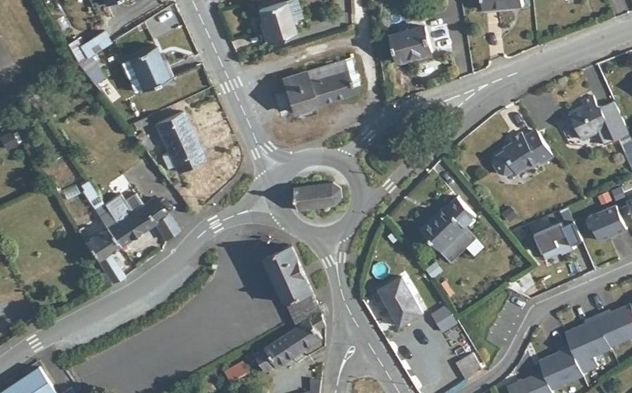 Vue aérienne du Rond-point anonyme n°31459130