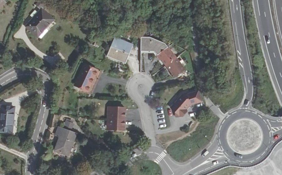 Vue aérienne du Rond-point anonyme n°314601348