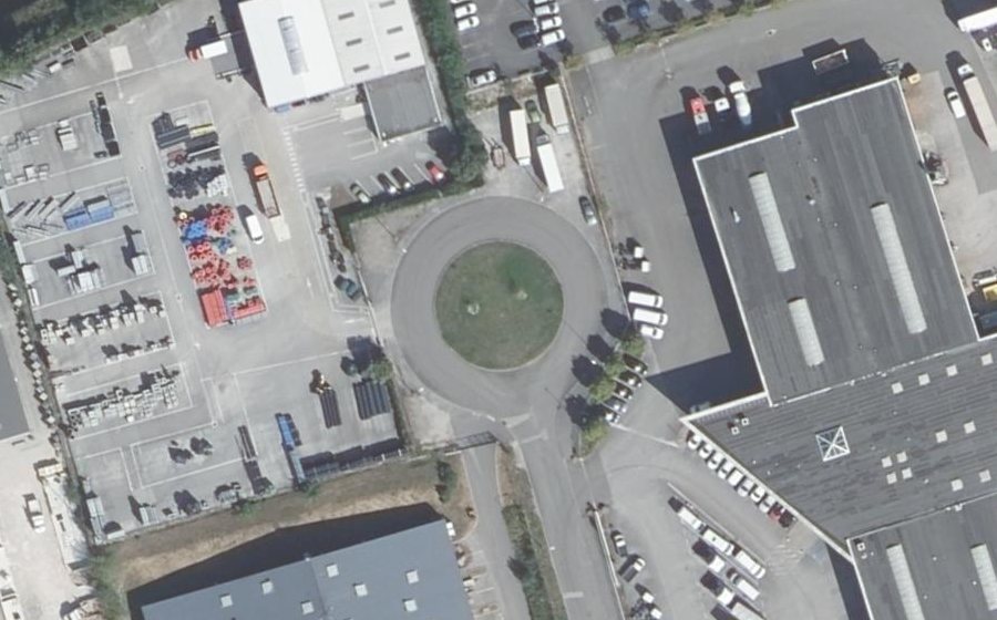 Vue aérienne du Rond-point anonyme n°314601358