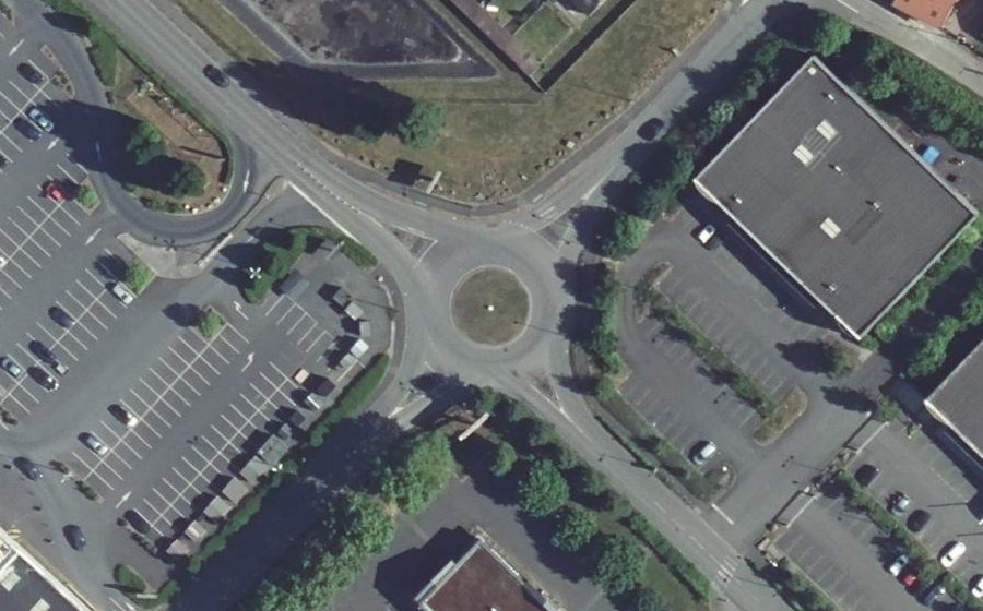 Vue aérienne du Rond-point anonyme n°31475962
