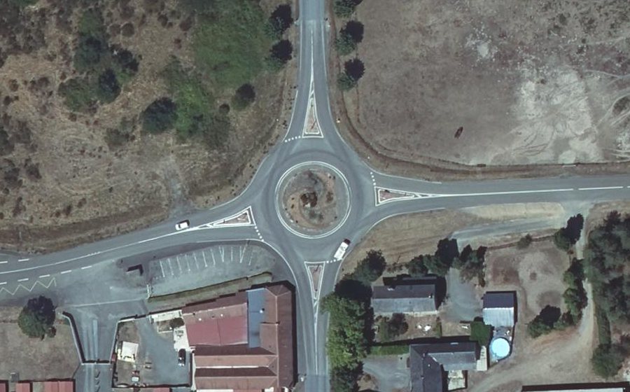 Vue aérienne du Rond-point anonyme n°315019386