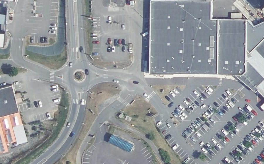 Vue aérienne du Rond-point anonyme n°315046871