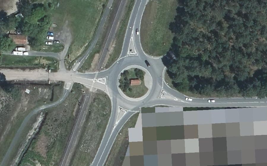 Vue aérienne du Rond-point anonyme n°315127964