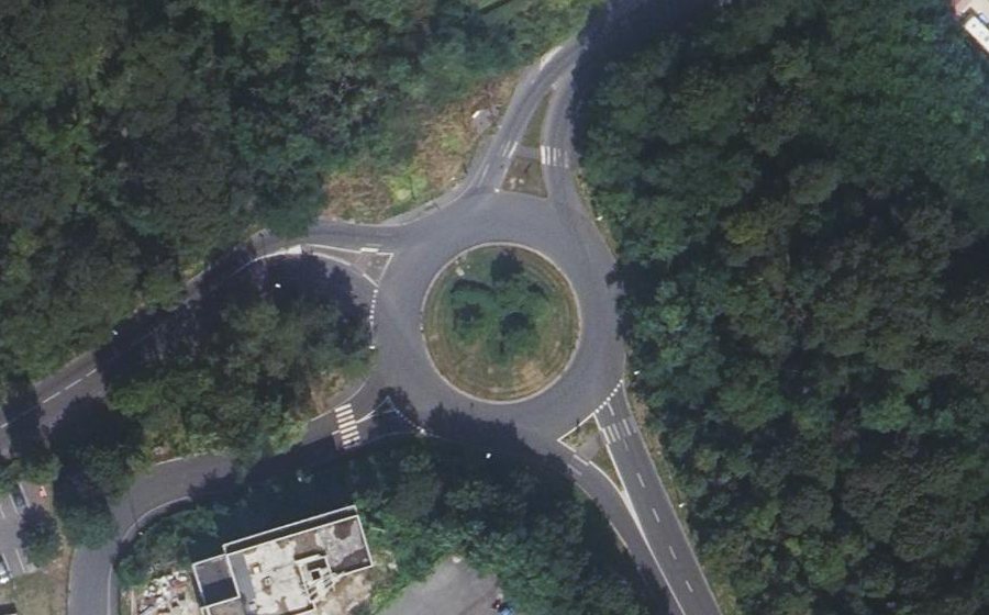 Vue aérienne du Rond-point anonyme n°315141166