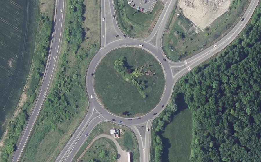 Vue aérienne du Rond-point anonyme n°31520242