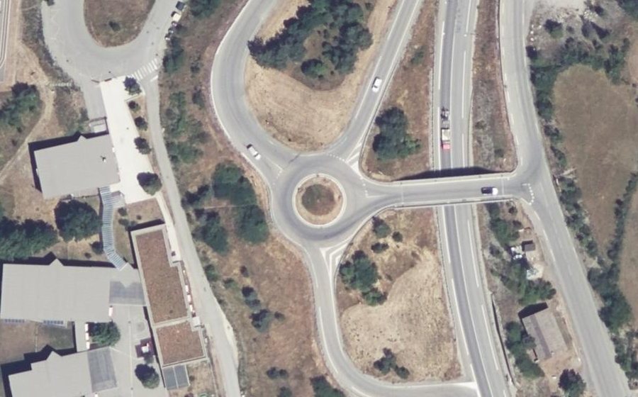 Vue aérienne du Rond-point anonyme n°31525410
