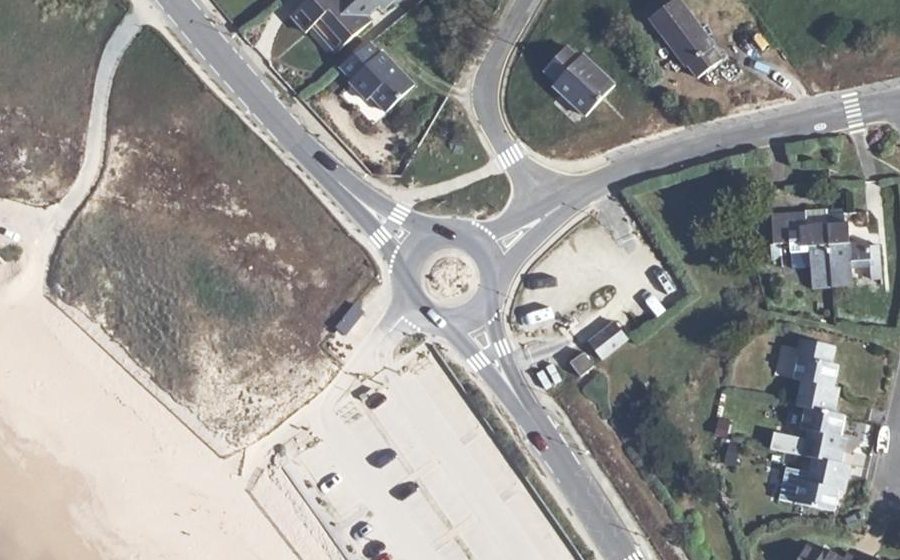 Vue aérienne du Rond-point anonyme n°315263913