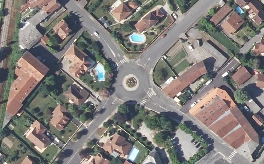 Vue aérienne du Rond-point anonyme n°31529762