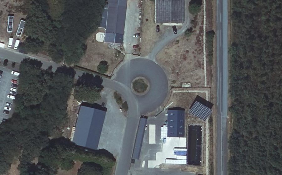 Vue aérienne du Rond-point anonyme n°315328010
