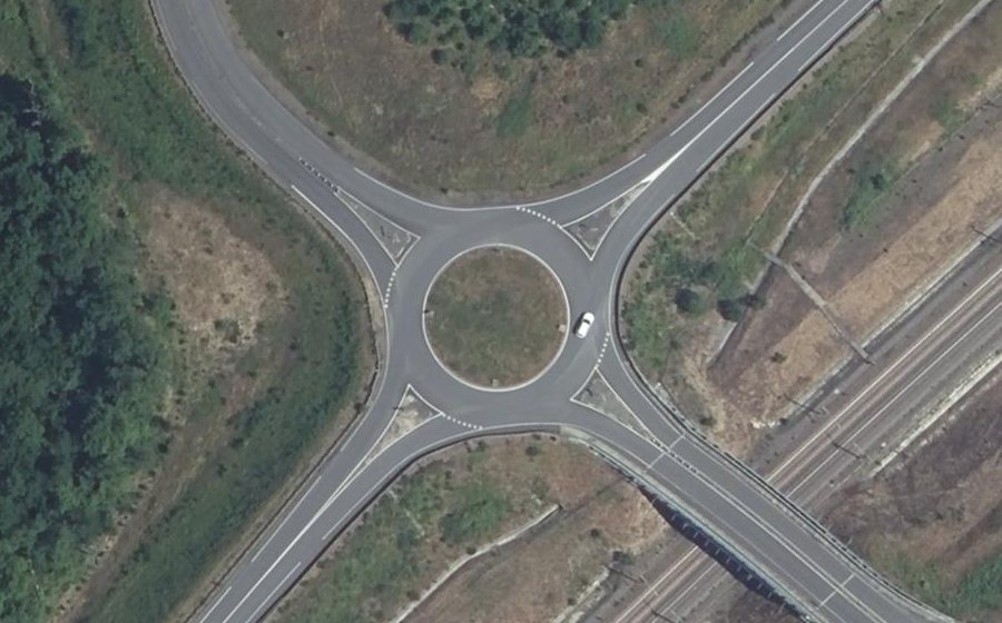 Vue aérienne du Rond-point anonyme n°31541050