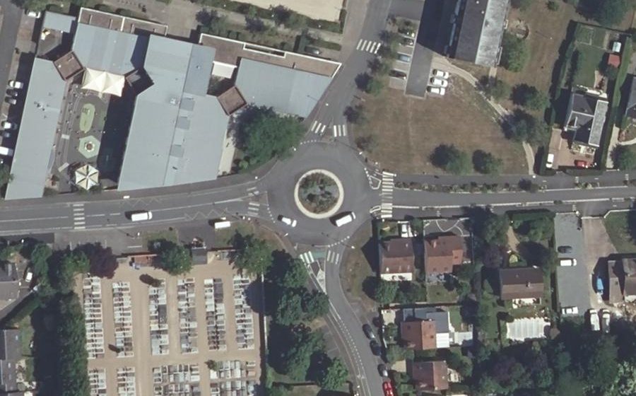 Vue aérienne du Rond-point anonyme n°31543047