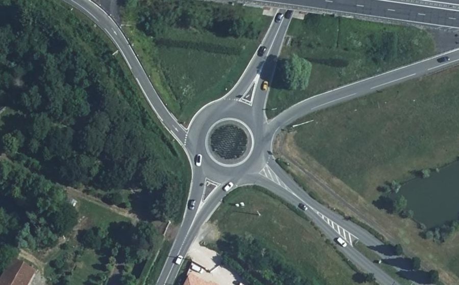 Vue aérienne du Rond-point anonyme n°31551161
