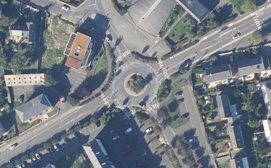 Vue aérienne du Rond-point anonyme n°31555337