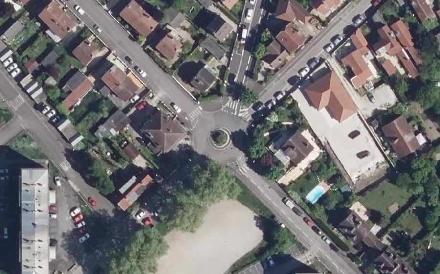 Vue aérienne du Rond-point anonyme n°315567393