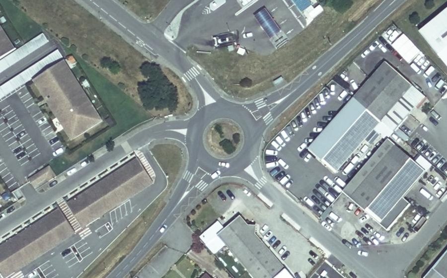 Vue aérienne du Rond-point anonyme n°31560282