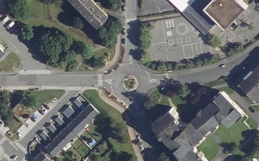 Vue aérienne du Rond-point anonyme n°315627278