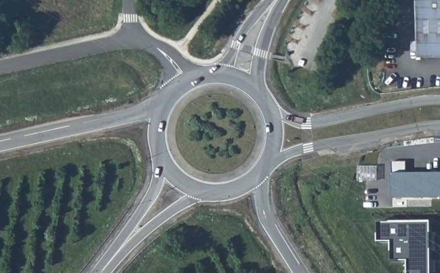 Vue aérienne du Rond-point anonyme n°31563468