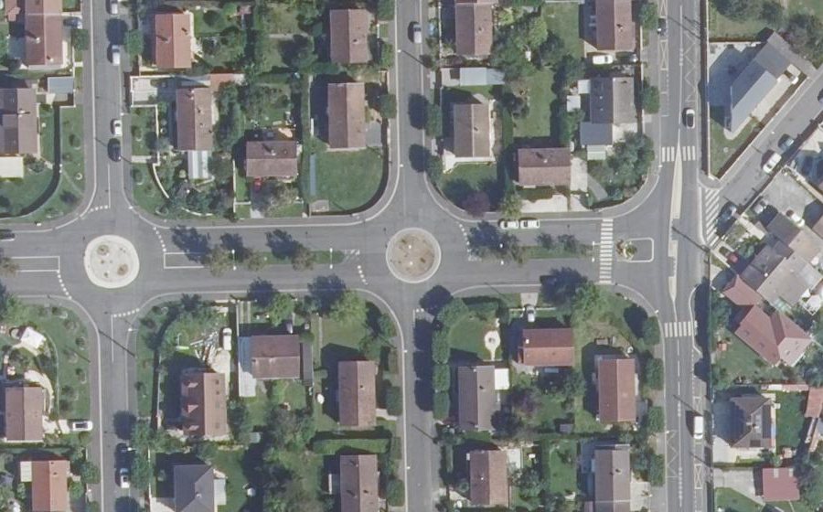 Vue aérienne du Rond-point anonyme n°315723516
