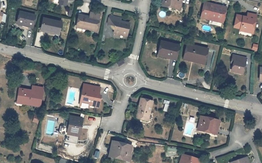 Vue aérienne du Rond-point anonyme n°31582610