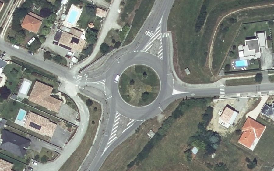 Vue aérienne du Rond-point anonyme n°31583286