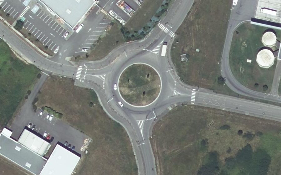 Vue aérienne du Rond-point anonyme n°31583291
