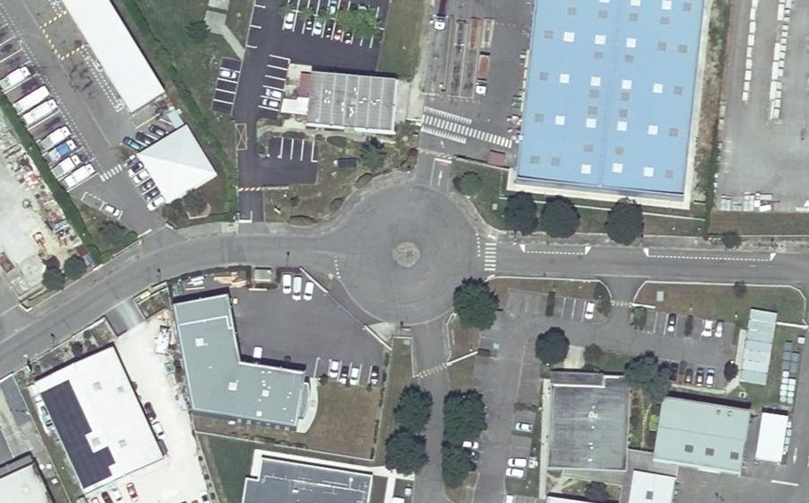 Vue aérienne du Rond-point anonyme n°31583296