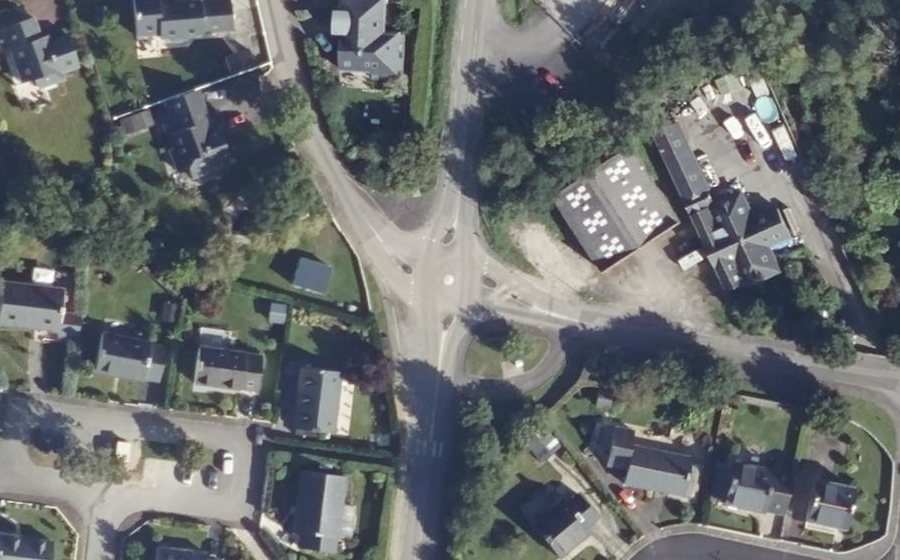 Vue aérienne du Rond-point anonyme n°31584362