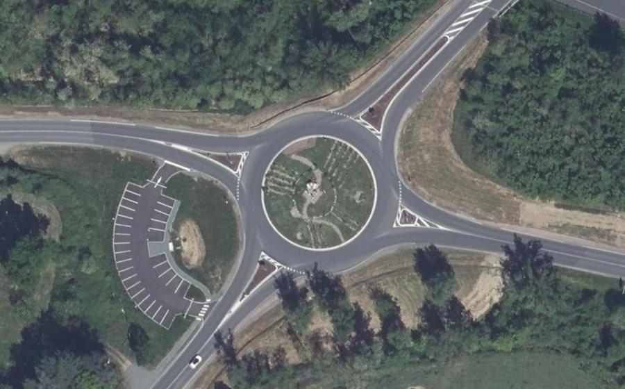 Vue aérienne du Rond-point anonyme n°31584566