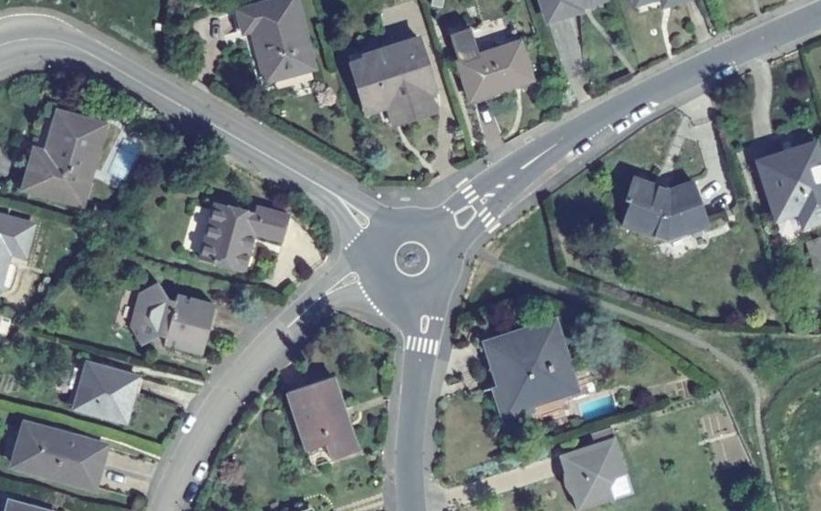 Vue aérienne du Rond-point anonyme n°315885169