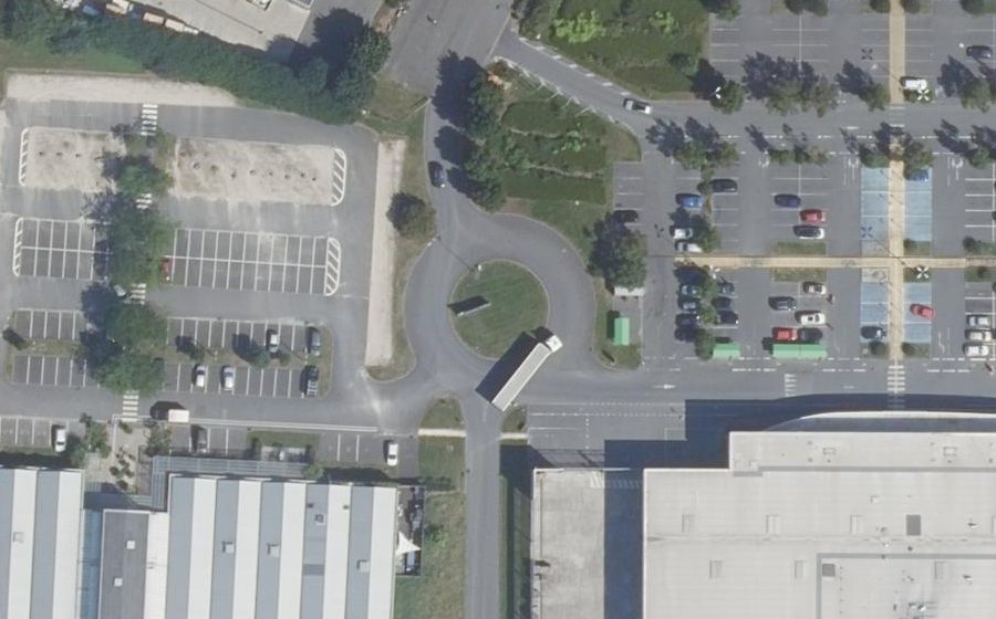 Vue aérienne du Rond-point anonyme n°315933110
