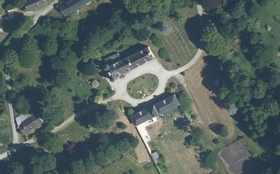 Vue aérienne du Rond-point anonyme n°315938785