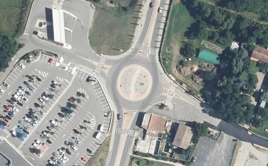 Vue aérienne du Rond-point anonyme n°316005959