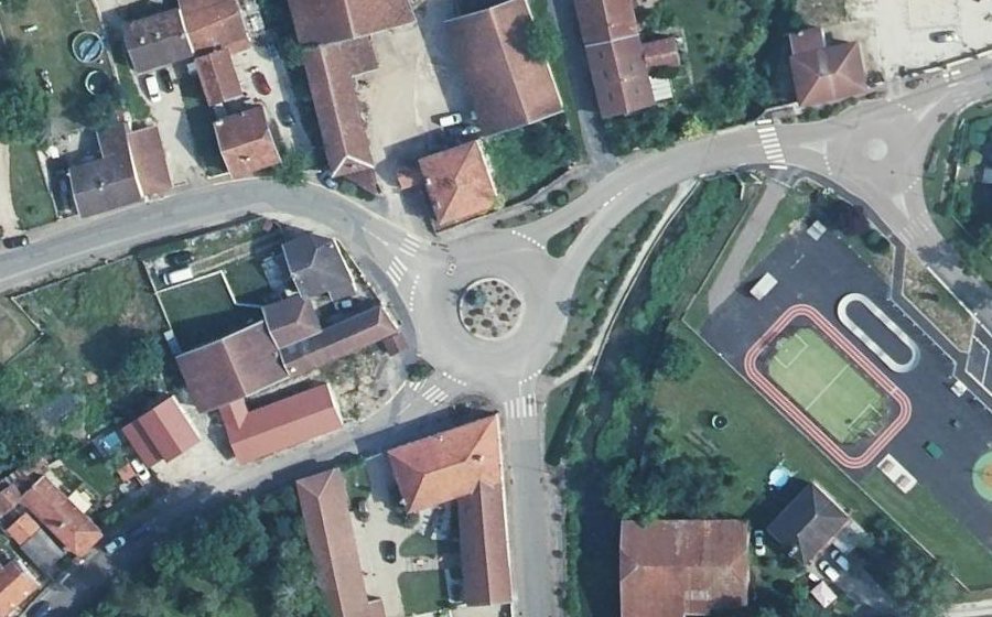 Vue aérienne du Rond-point anonyme n°316067512