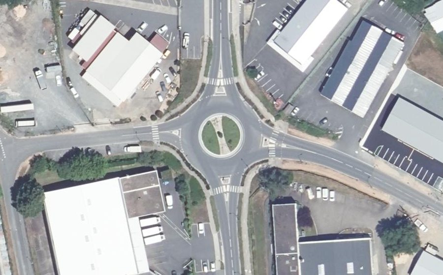 Vue aérienne du Rond-point anonyme n°316069645
