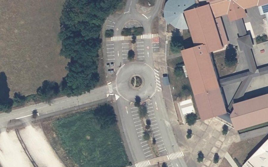Vue aérienne du Rond-point anonyme n°316099325